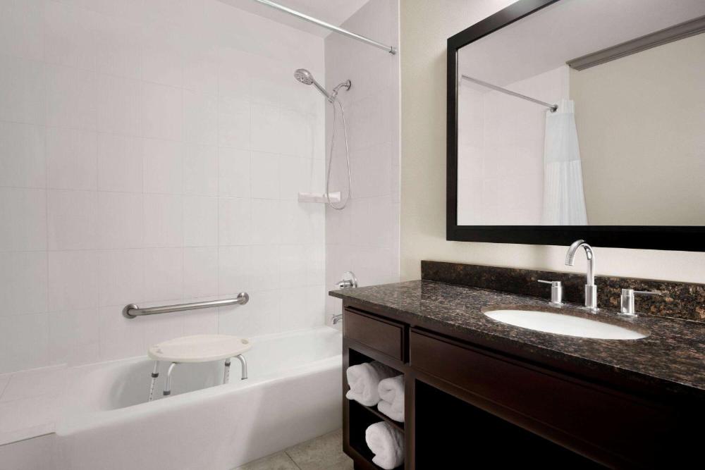 King Room - Mobility Access/Non-Smoking interior